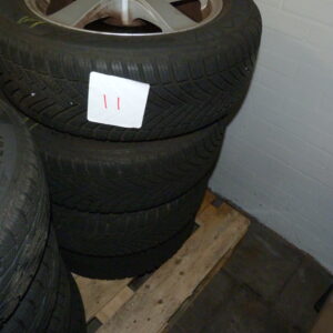 Band set 205/55/16 Vredestein met ventiel sensoren