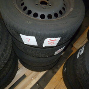 Band set 205/60/16 Nokia banden op staal velgen